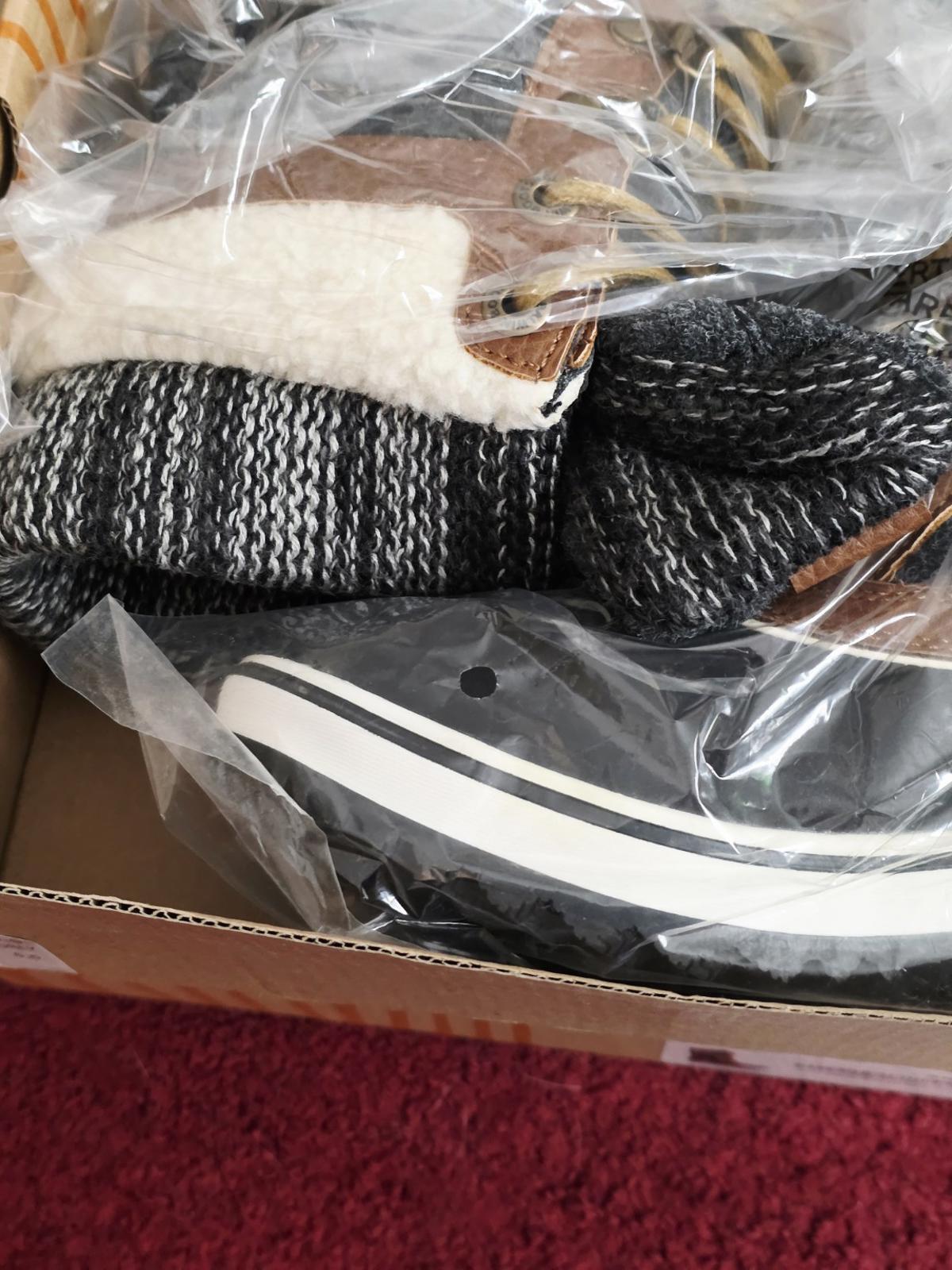 🏔️ GLOBE Women’s Winter Snow Boots – Size 7 (New in Box)