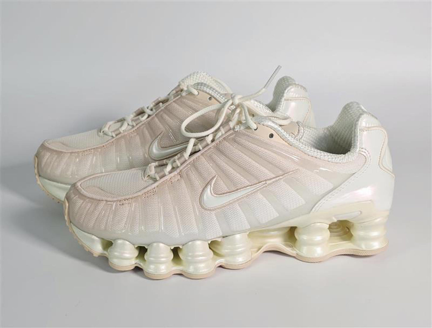👟 Nike Shox – Pearl White Edition Size 8W (Authenticated via Poizon)