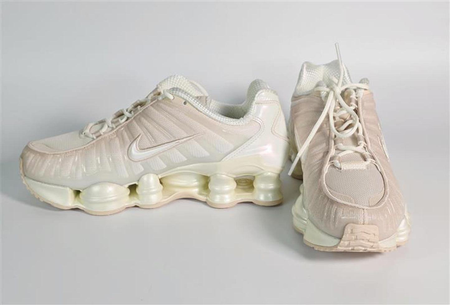 👟 Nike Shox – Pearl White Edition Size 8W (Authenticated via Poizon)