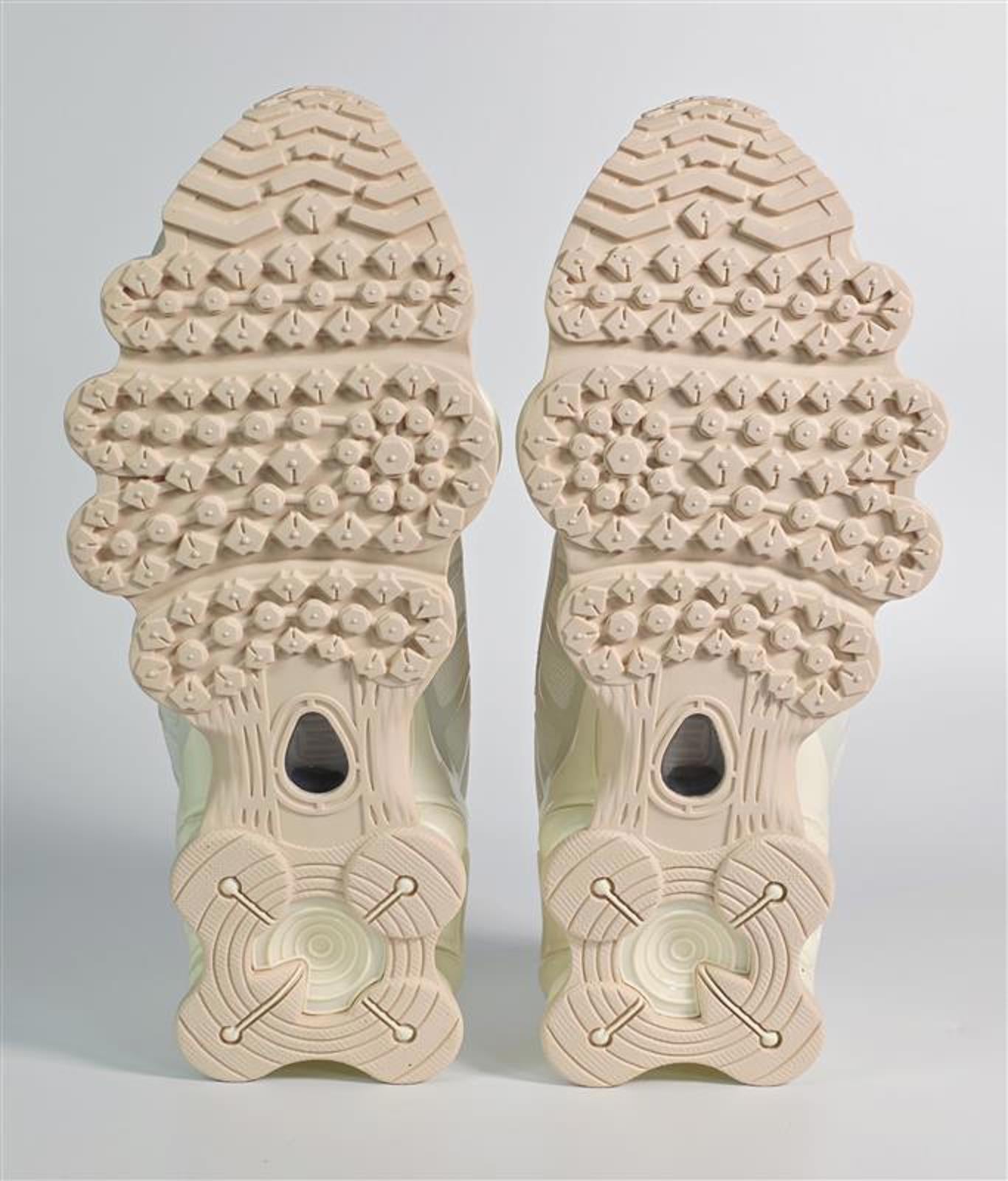 👟 Nike Shox – Pearl White Edition Size 8W (Authenticated via Poizon)